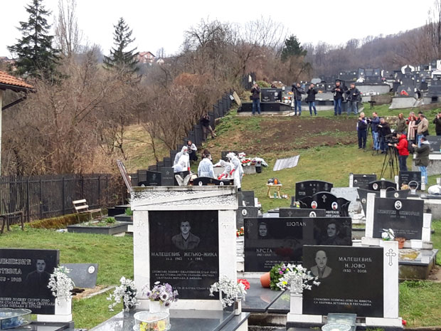 ТЕЛО ОДЛАЗИ, А ПРОБЛЕМ ОСТАЈЕ: Ексхумирани посмртни остаци Давида Драгичевића 